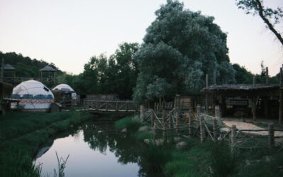 Zamień hotel na jurty i glamping – nowy wymiar wypoczynku w Polsce